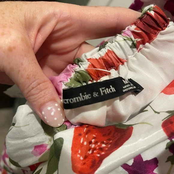 Abercrombie & Finch Floral Puff Sleeve Dress size Medium - Picture 7 of 7